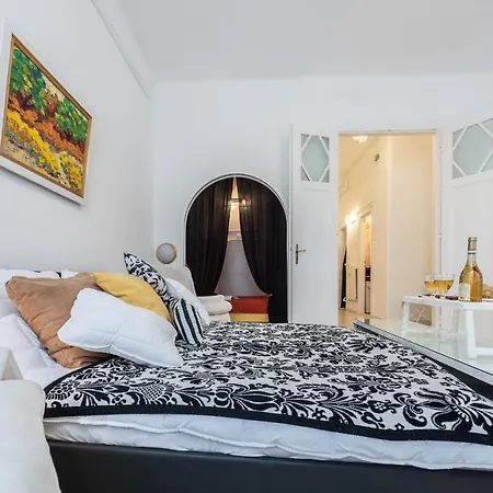 Vintage Elegance Mostcentralapt !vaci Street! Apartment
