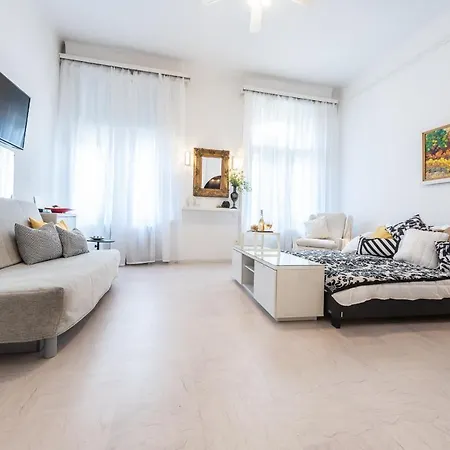 Apartment Vintage Elegance Mostcentralapt !vaci Street! *